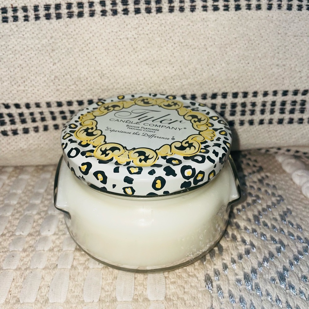 Tyler Candles - 22 oz Jar (1) Dolce Vita